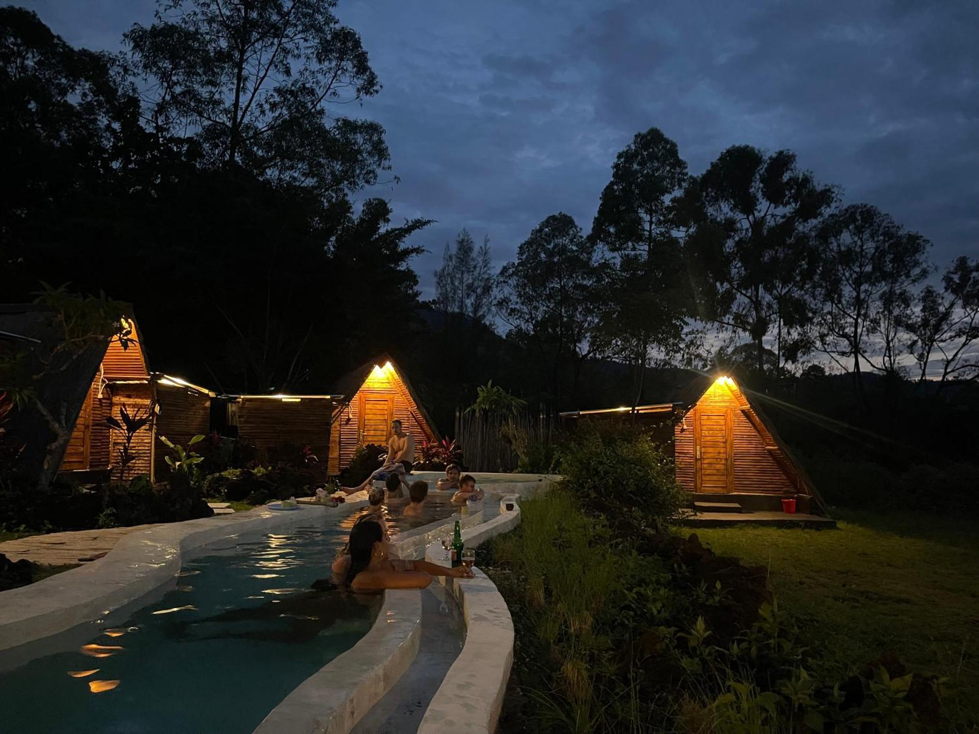 Triangular House And Hot Spring Hotel Kubupenlokan Exterior foto