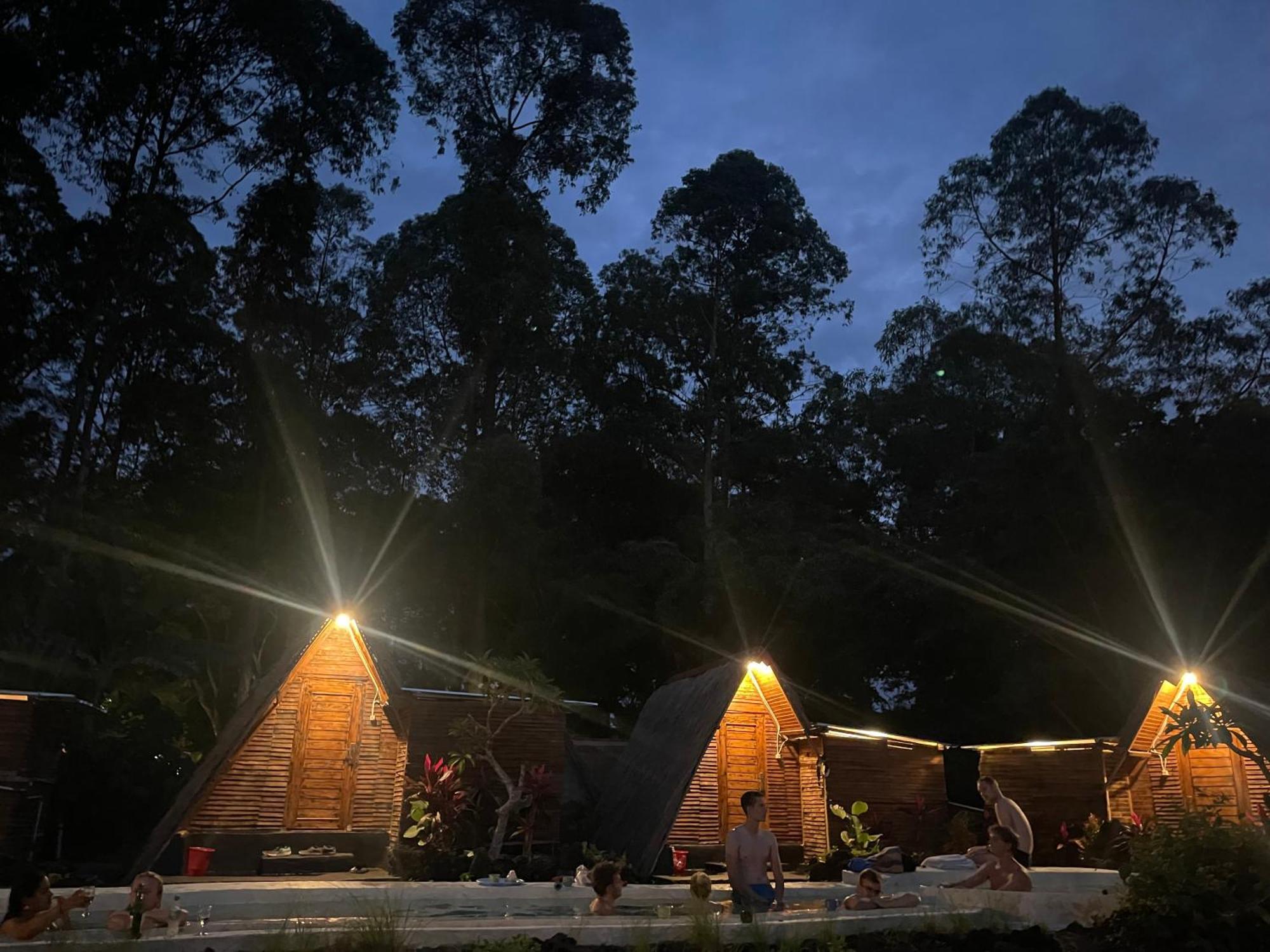 Triangular House And Hot Spring Hotel Kubupenlokan Exterior foto