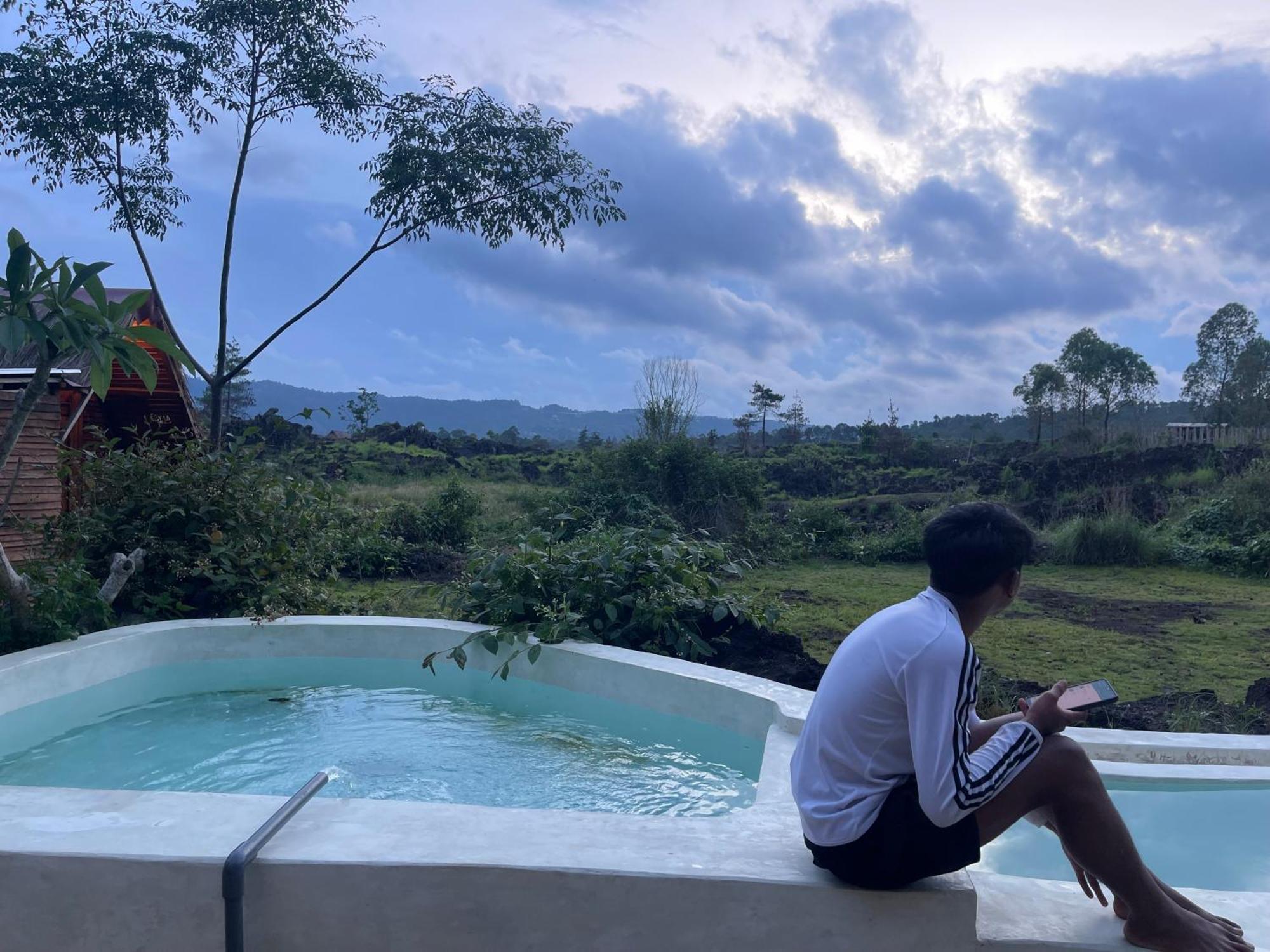 Triangular House And Hot Spring Hotel Kubupenlokan Exterior foto
