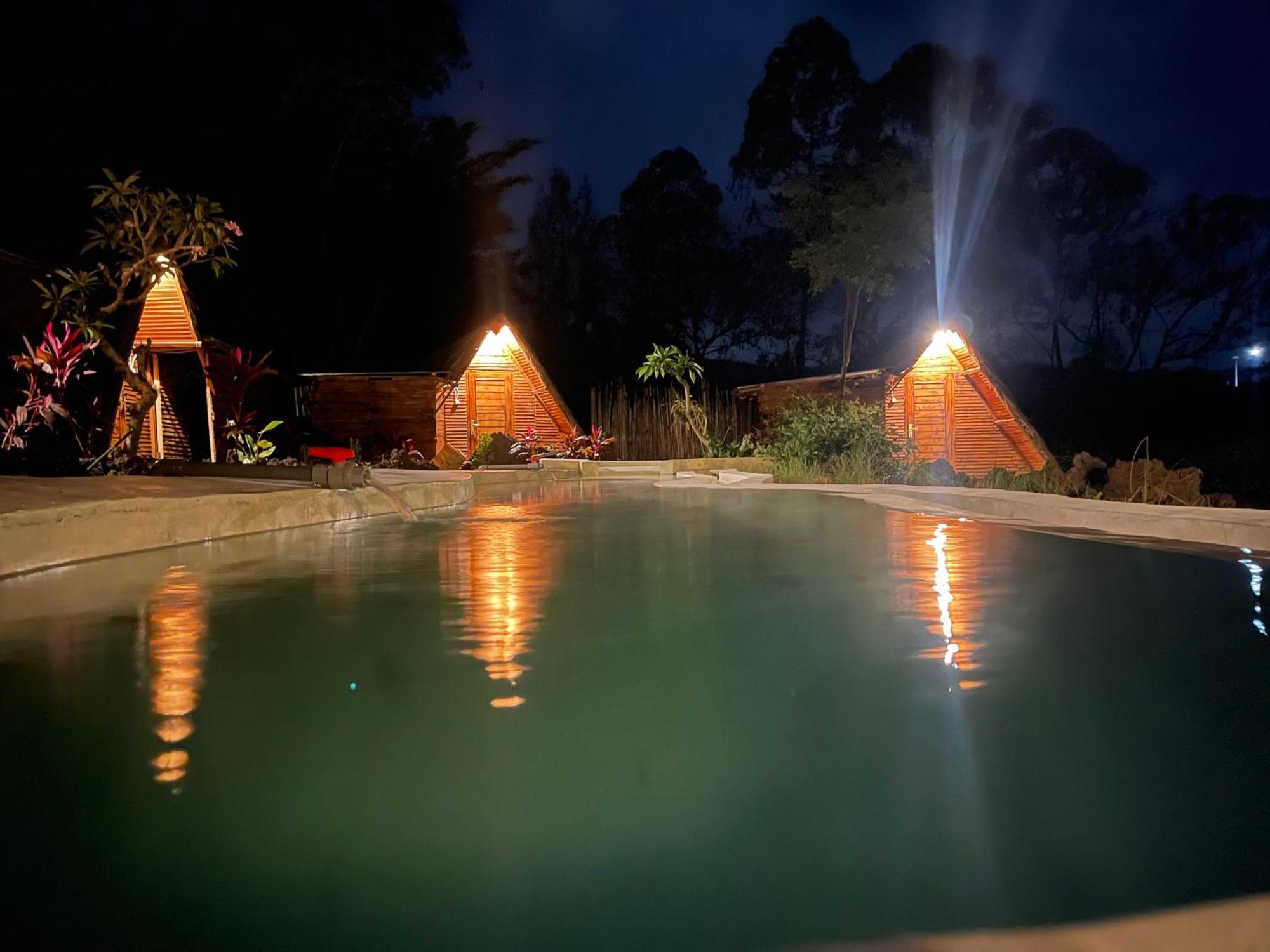 Triangular House And Hot Spring Hotel Kubupenlokan Exterior foto