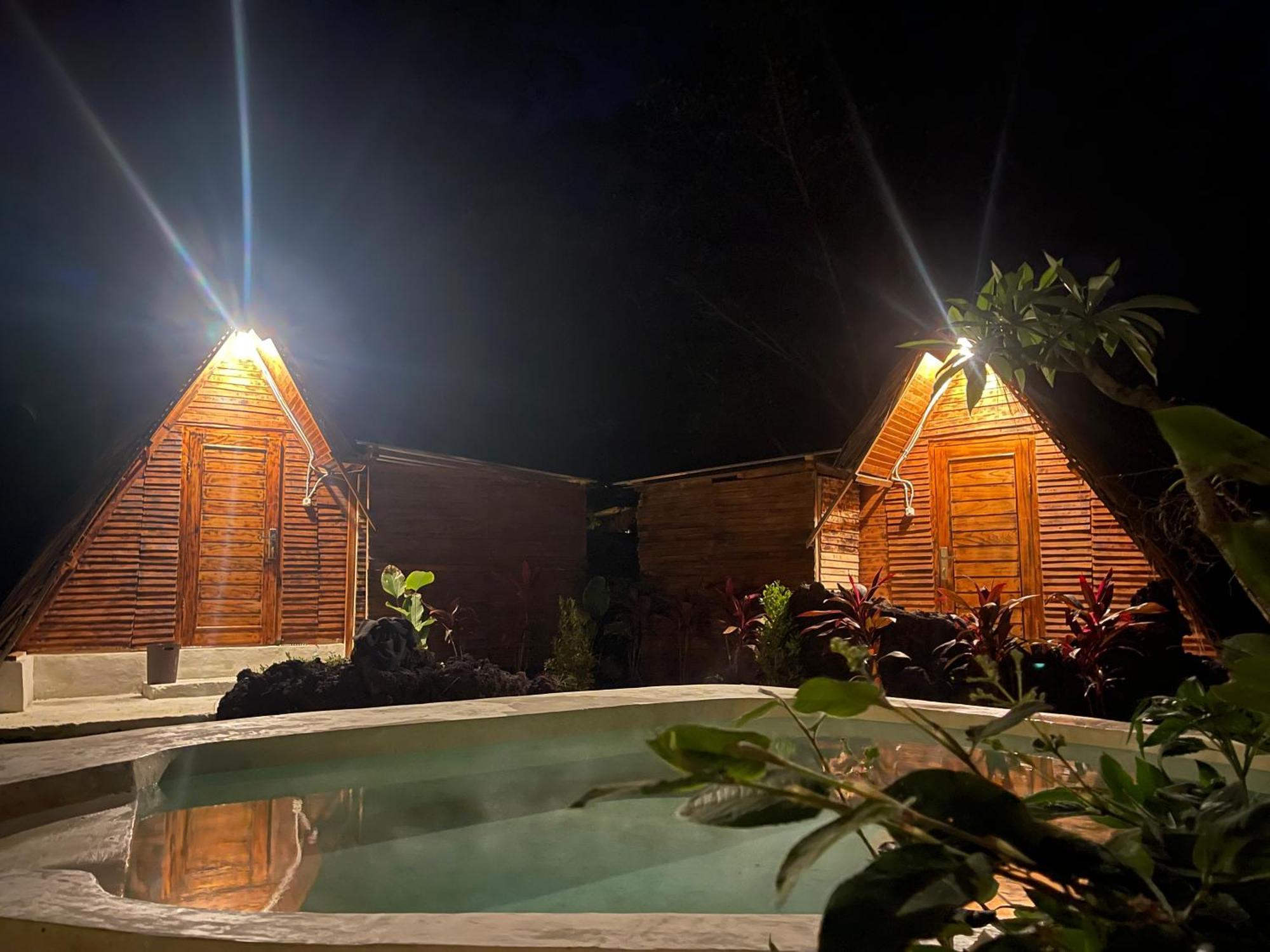 Triangular House And Hot Spring Hotel Kubupenlokan Exterior foto